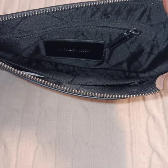 Michael Kors Cooper large striped clutch - Picture 4 of 7